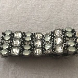 A Beautiful bracelet fit any size stretchable